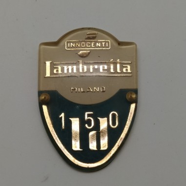 Scudetto Innocenti Lambretta 150, metallo e plastica, fori di fissaggio. Graffi