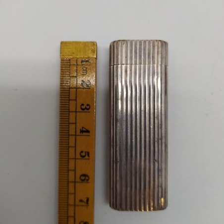 Accendino Cartier placcato in argento con patina e graffi in cofanetto originale