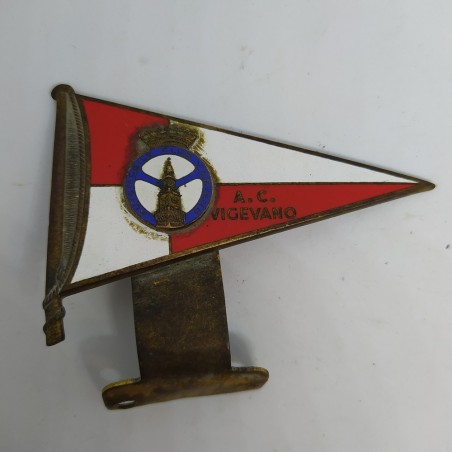 Placca triangolare A.C. Vigevano in metallo smaltato primo 900. Ossidazione