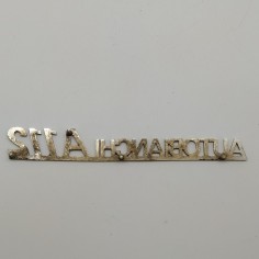Fregio Autobianchi A 112 in metallo con segni di ossidazione 2