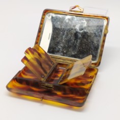 Trousse in tartaruga con specchietto, tre vani chiusi. Graffi leggeri 2