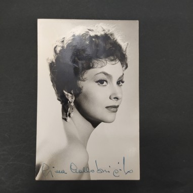 Cartolina con possibile autografo di Gina Lollobrigida. Piccolo strappo