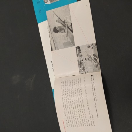 Libretto con norme d'uso della macchina fotografica Leica M2 in francese. Buono