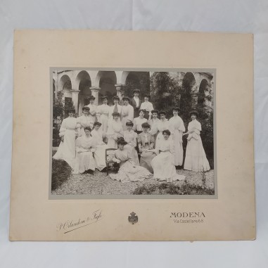 Fotografia di ragazze dello studio fotografico Orlandini di Modena datata 1906