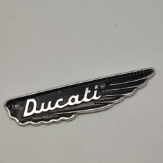 Fregio sinistro serbatoio moto Ducati a forma di ala nero. Piccoli graffi 2