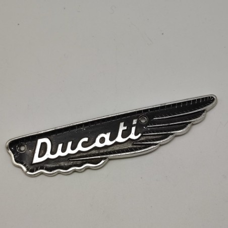 Fregio sinistro serbatoio moto Ducati a forma di ala nero. Piccoli graffi