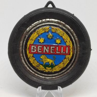 Fregio d'epoca di motociclette Benelli smaltato, gancio di affissione, ossidato