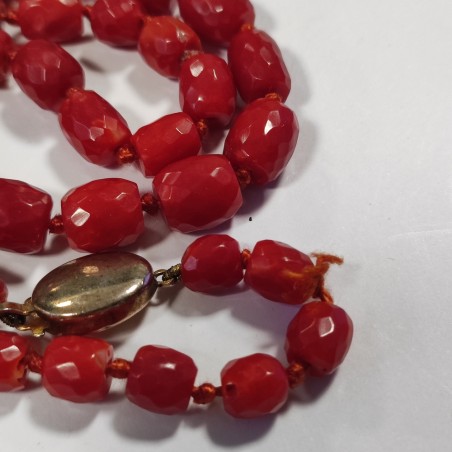 Collana corta girocollo in barilotti di corallo rosso intenso fermaglio argento