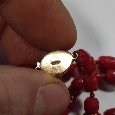 Collana corta girocollo in barilotti di corallo rosso intenso fermaglio argento
