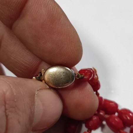 Collana corta girocollo in barilotti di corallo rosso intenso fermaglio argento