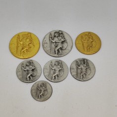 Lotto di 7 placche fregi in incuso con San Cristoforo, varie dimensioni. Graffi