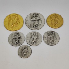 Lotto di 7 placche fregi in incuso con San Cristoforo, varie dimensioni. Graffi 2