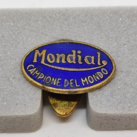 Spillino moto Mondial Campione del Mondo smaltato per collezionisti. Buono