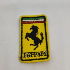 Stemma automobilistico Ferrari in feltro ricamato da cucire. Ottimo