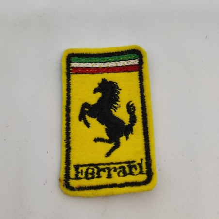 Stemma automobilistico Ferrari in feltro ricamato da cucire. Ottimo
