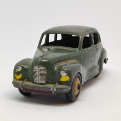 Automobile modellino Dinky Toys Austin Devon. Graffi e segni di ossidazione 2