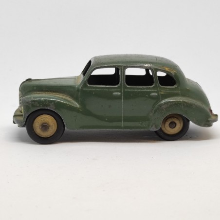 Automobile modellino Dinky Toys Austin Devon. Graffi e segni di ossidazione