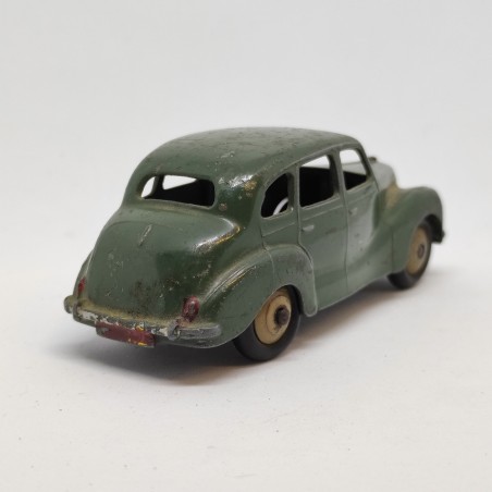 Automobile modellino Dinky Toys Austin Devon. Graffi e segni di ossidazione