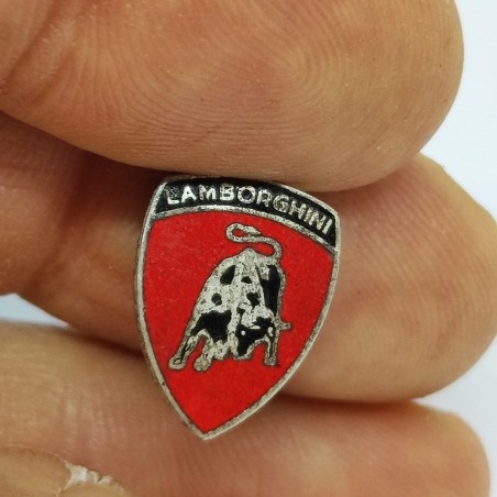 Spillino Lamborghini in metallo smaltato. Segni di ossidazione