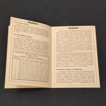 Manuale d'uso per macchina fotografica Stereflektoskop Voiglander. Ingiallimento