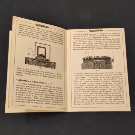 Manuale d'uso per macchina fotografica Stereflektoskop Voiglander. Ingiallimento