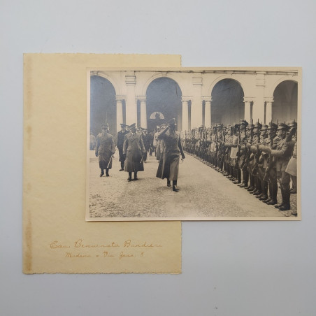 Lotto di 2 foto del Principe di Piemonte in tenuta militare a Modena 1941. Buono