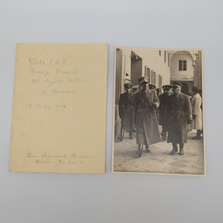 Lotto di 2 foto del Principe di Piemonte in tenuta militare a Modena 1941. Buono
