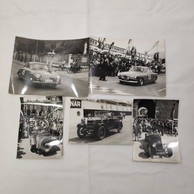 Lotto di 5 foto di auto d'epoca in manifestazioni automobili anni '60. Buono