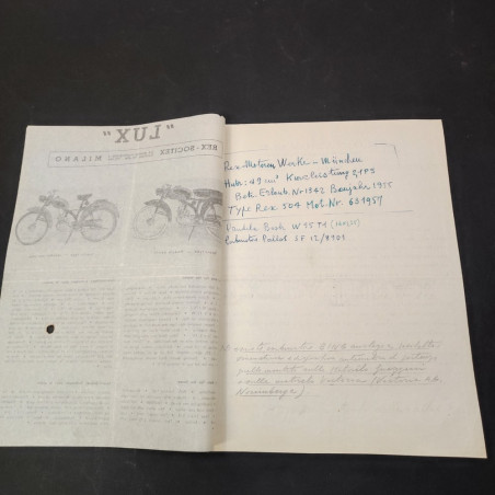 Catalogo Lux in inglese e francese con appunti a mano. Foro e sottolineature