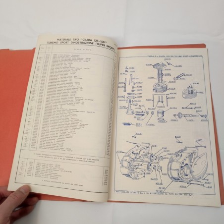 Listino Gama per ricambi motociclette Gilera, 1960 in raccoglitore. Ingiallito