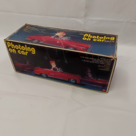 Auto giocattolo Photoing on car a batteria con personaggi, fattura cinese. Buono