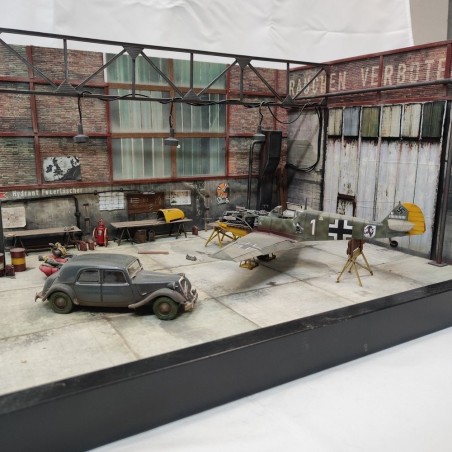 Diorama scala 1/48 WWII tedesco campagna inghilterra hangar Bretagna