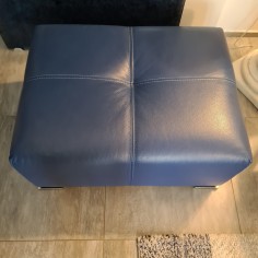Pouff in pelle blu piede in metallo 83x63 h 40 cm 2