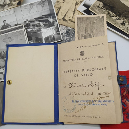 Lotto di 92 foto di aviazione più spilla, foulard Libia e libretto di volo, 1940