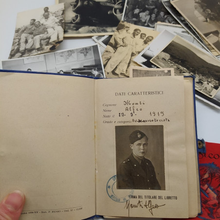 Lotto di 92 foto di aviazione più spilla, foulard Libia e libretto di volo, 1940