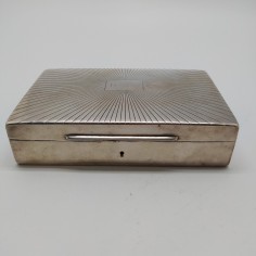 Cofanetto Cartier argentato con incisione H.S.G. e decorazione a raggi 2