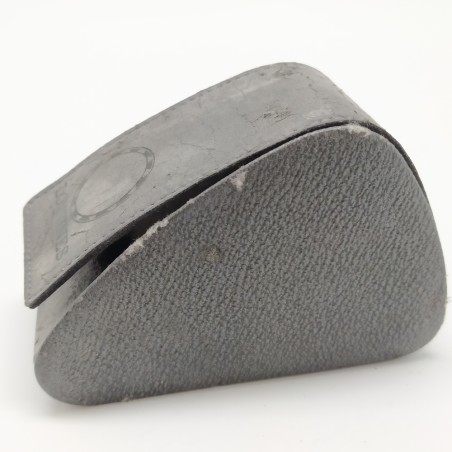 Cofanetto triangolare per orologi Longines, chiusura a clip. Forti sbucciature