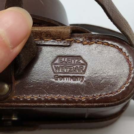 Borsa per macchina fotografica Leica in cuoio marrone con vite. Scucitura