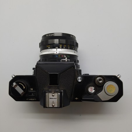 Macchina fotografica Nikkormat con obiettivo Nikkor-H auto 1:3,5 f＝28mm