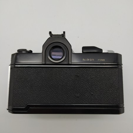 Macchina fotografica Nikkormat con obiettivo Nikkor-H auto 1:3,5 f＝28mm