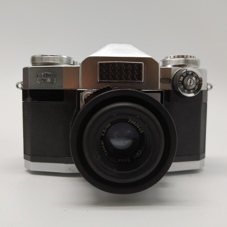 Macchina fotografica Zeiss Ikon con obiettivo Tessar 2.8/50 con borsa. Graffi