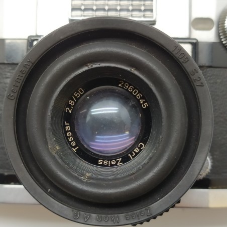 Macchina fotografica Zeiss Ikon con obiettivo Tessar 2.8/50 con borsa. Graffi