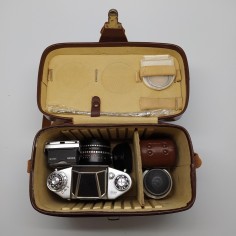 Macchina fotografica Exa I, due obiettivi, filtro, esposimetro e borsa. Buono 2