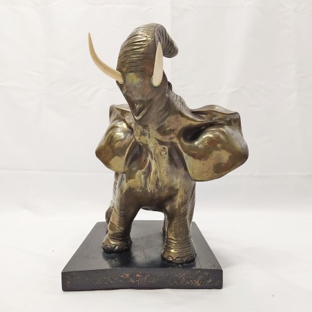 Scultura di elefante in lamina di bronzo e zanne in corno/osso. Frattura. Buono