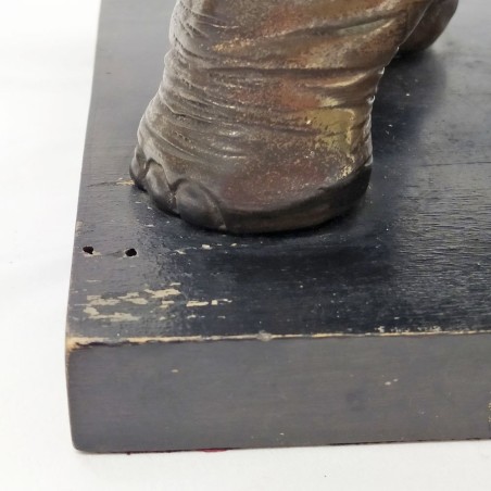 Scultura di elefante in lamina di bronzo e zanne in corno/osso. Frattura. Buono