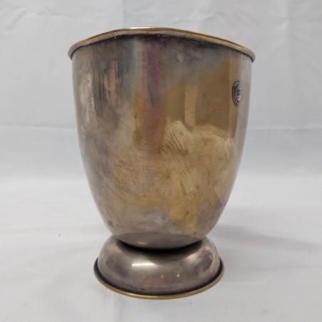 Coppa Lancia trilobata con base tonda diam. 12 cm e foro triangolare. Buono