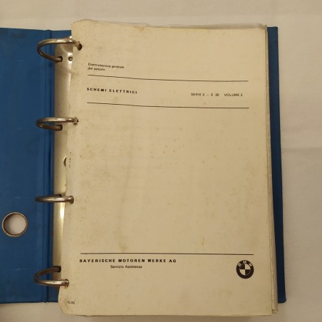 Manuale Elettrotecnica generale del veicolo in raccoglitore ad anelli. Macchie