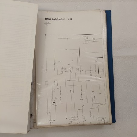 Manuale Elettrotecnica generale del veicolo in raccoglitore ad anelli. Macchie