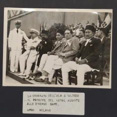 Foto ritraente il Principe del Nepal nella Giornata dell'Ala a Taliedo a Milano 2
