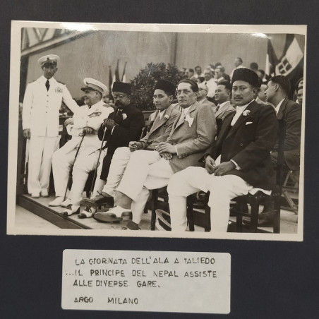 Foto ritraente il Principe del Nepal nella Giornata dell'Ala a Taliedo a Milano